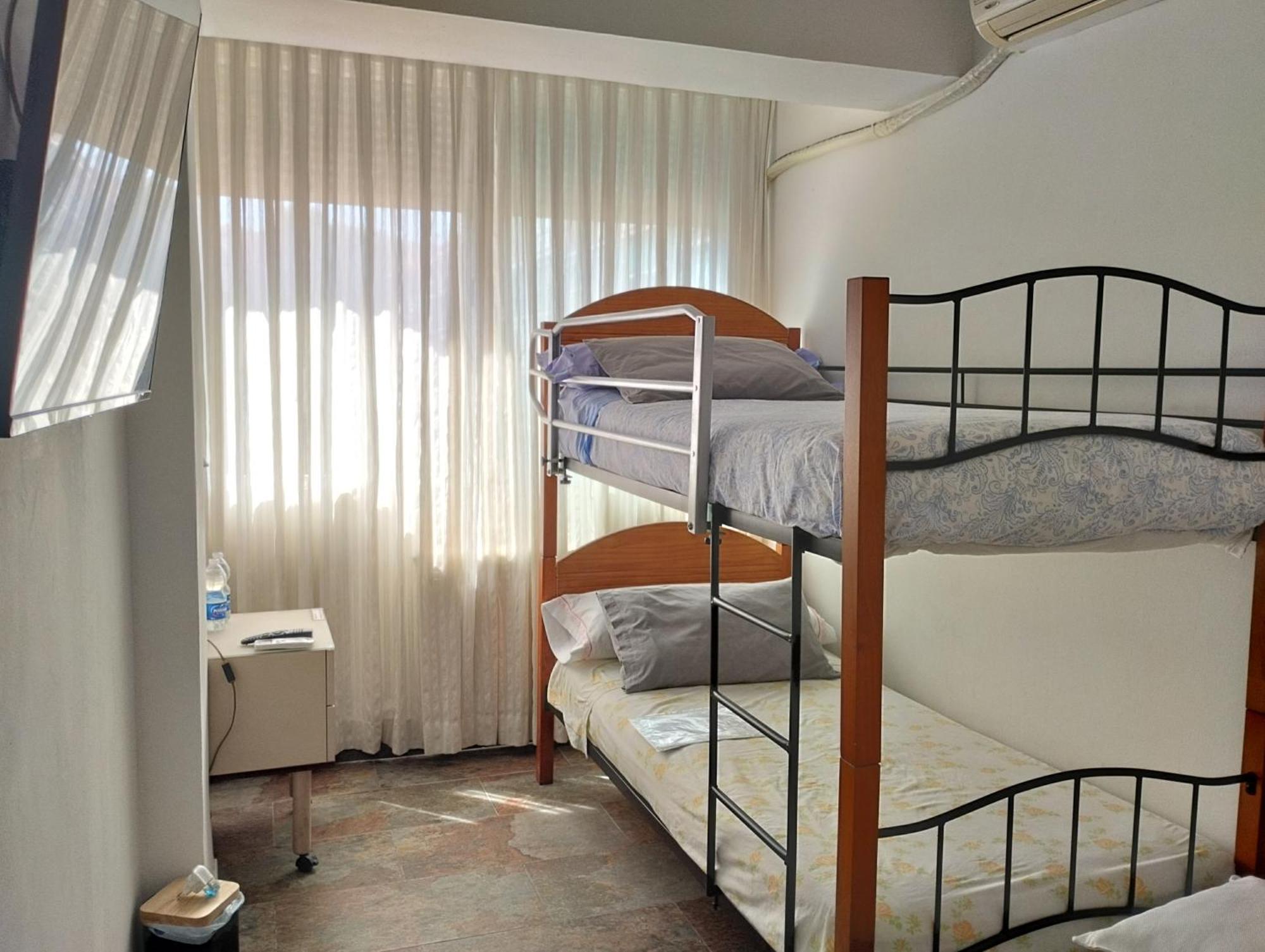 Habitaciones Individuales En Apartamento Мадрид Экстерьер фото