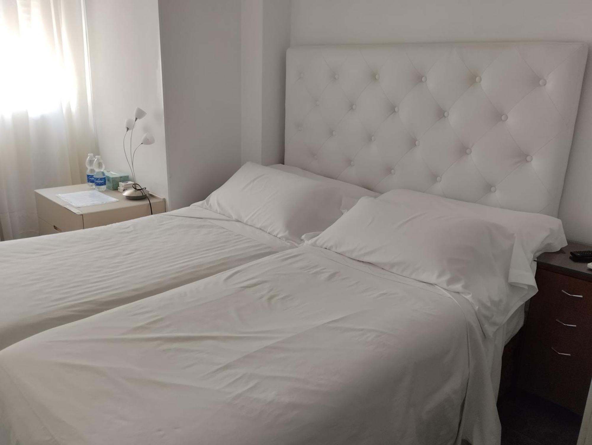 Habitaciones Individuales En Apartamento Мадрид Экстерьер фото